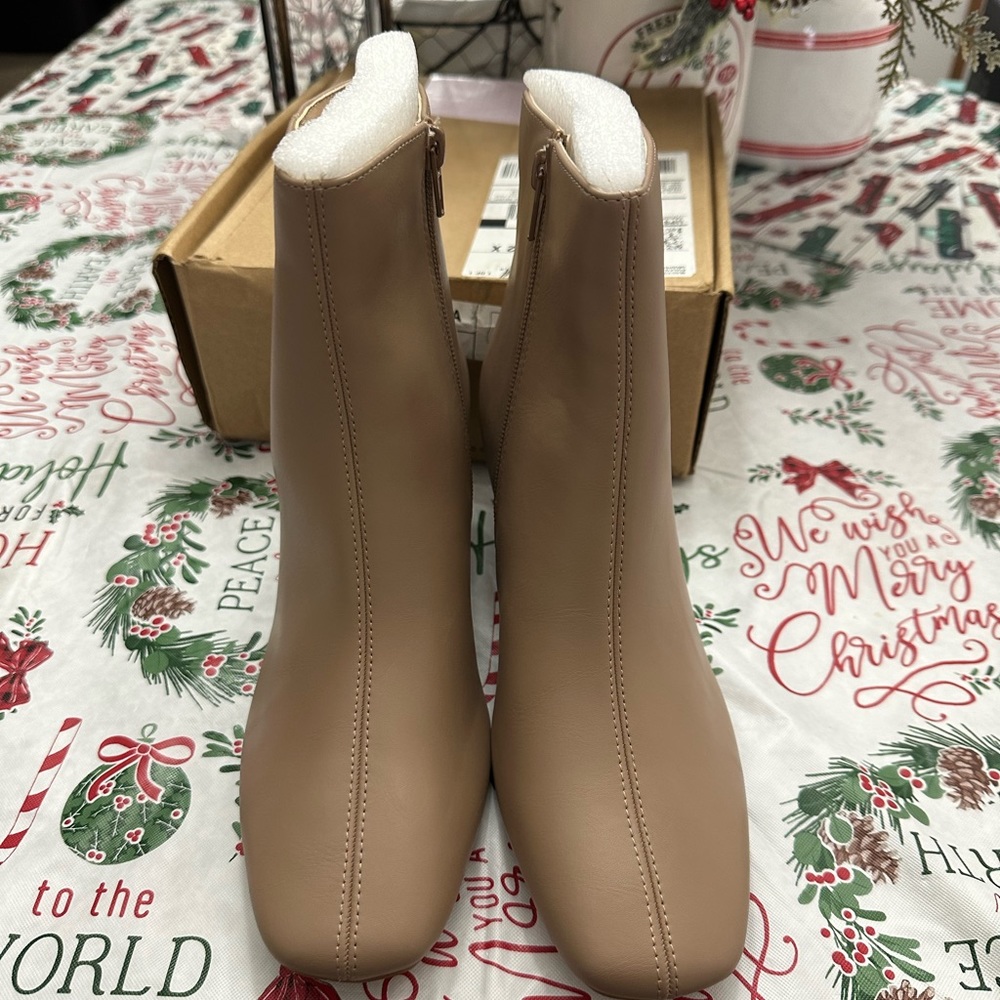 New in Box Journee Collection Kelssa Taupe Booties